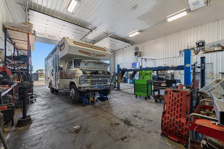 More Photos Of 81 Barstow St, Carseland Auto Repair For Sale