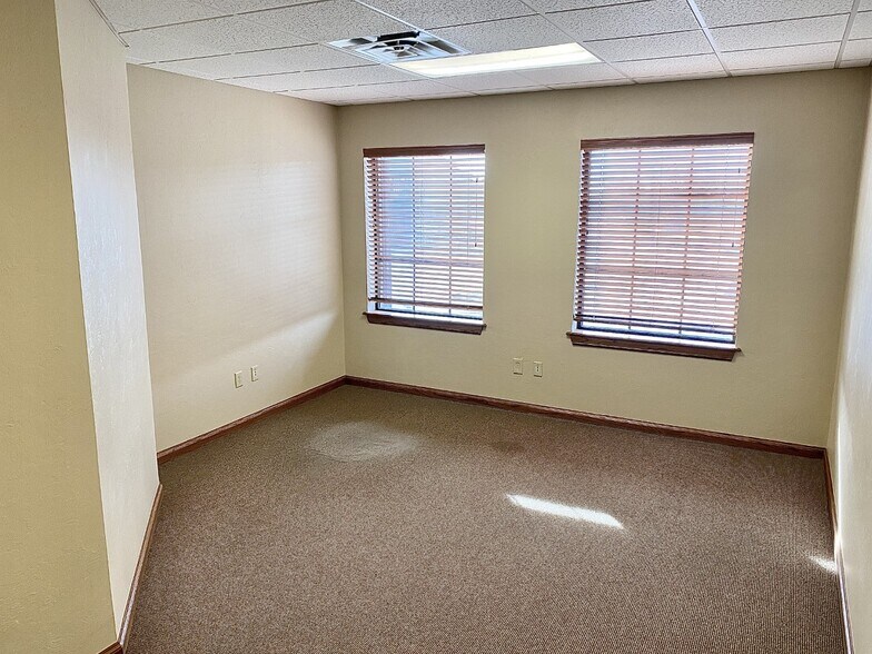 More Photos Of 755 W Covell Rd, Edmond Medical For Lease