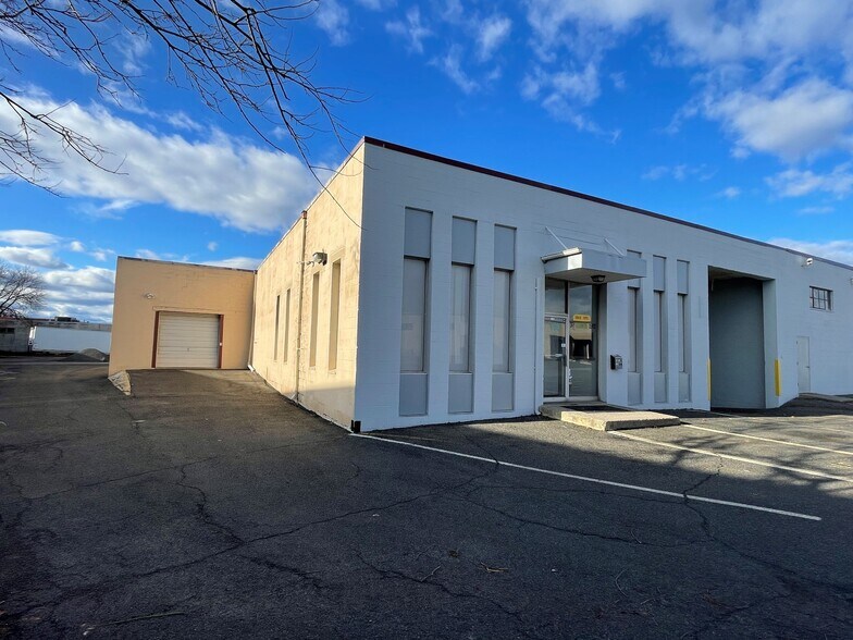 Primary Photo Of 150 Commerce Rd, Carlstadt Warehouse For Lease