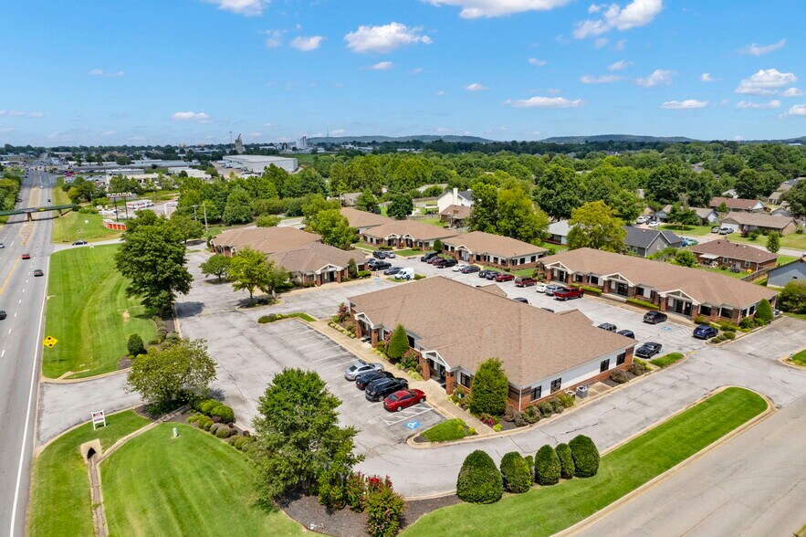 More Photos Of 3291 S Thompson St, Springdale Unknown For Lease