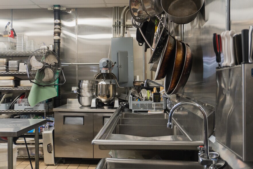 More Photos Of 3927-3929 Ames Ave, Omaha Storefront Retail Residential For Lease