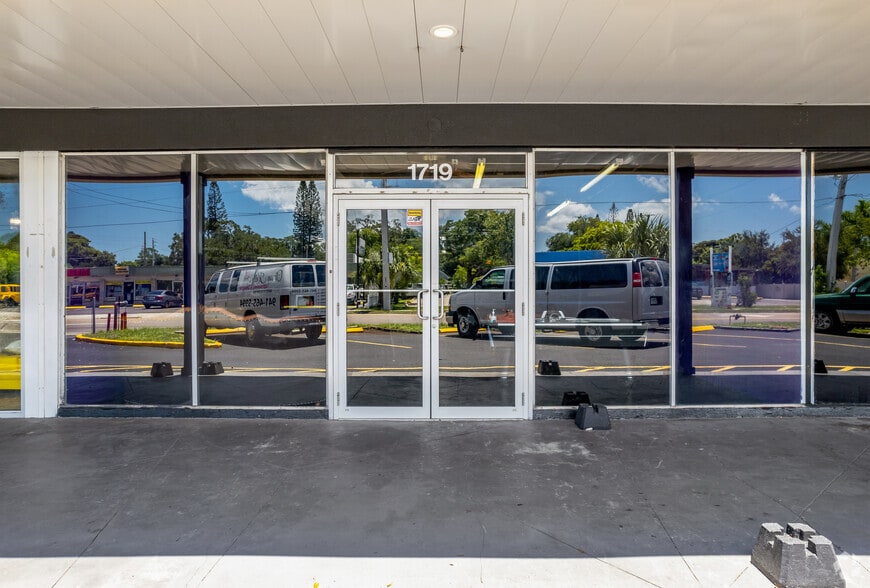More Photos Of 1717-1721 9th St W, Bradenton Freestanding For Lease