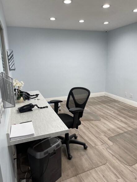 More Photos Of 10866 Riverside Dr, North Hollywood Hospital For Lease