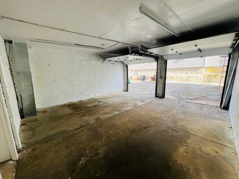 More Photos Of 4117 31st Ave, Astoria Storefront Retail Office For Lease