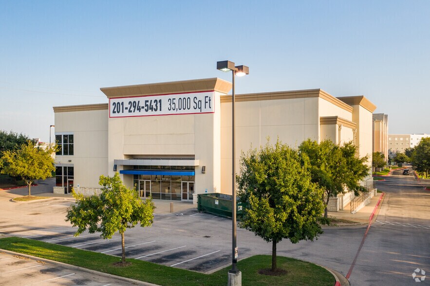 More Photos Of 12400 N Interstate 35, Austin Veterinarian Kennel For Sale