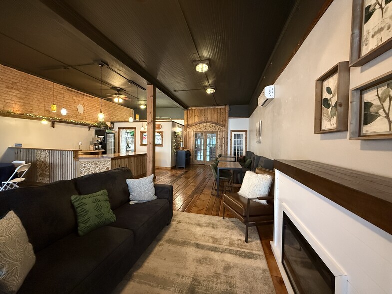 More Photos Of 132 S Main St, Woodruff Storefront Retail Office For Sale