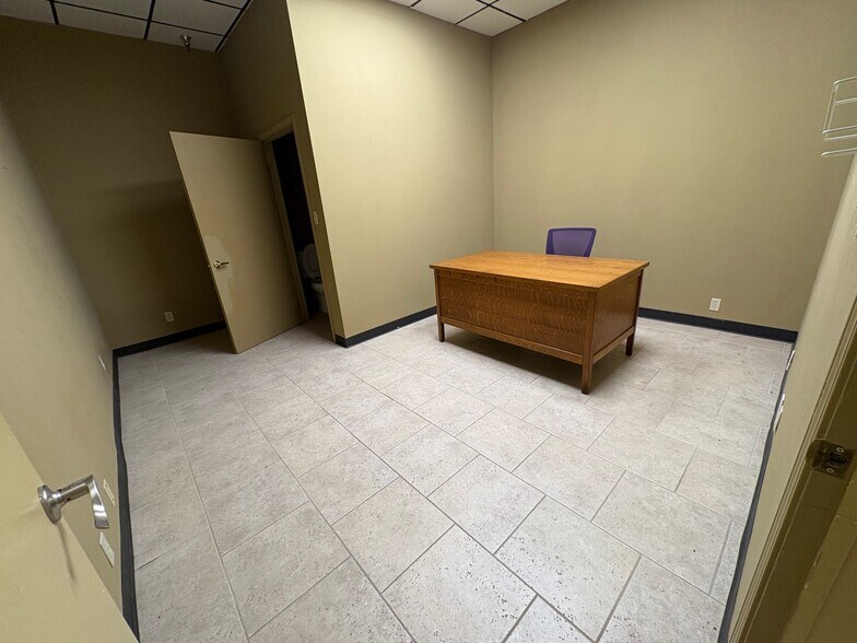 More Photos Of 1671 E 71st St, Tulsa Storefront For Lease