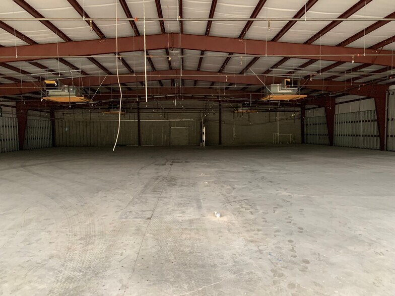 More Photos Of 5457 W Davis St, Conroe Unknown For Lease