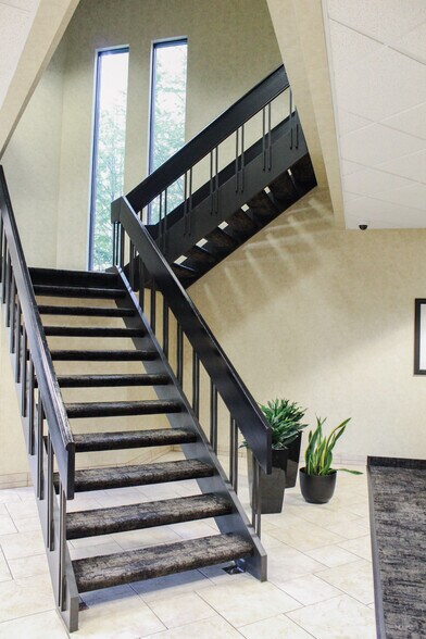 More Photos Of 535 S Burdick St, Kalamazoo Medical For Lease