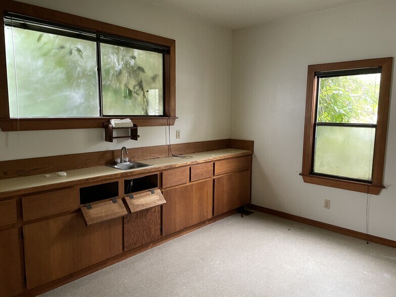 More Photos Of 1107 3rd St, Tillamook Healthcare For Sale