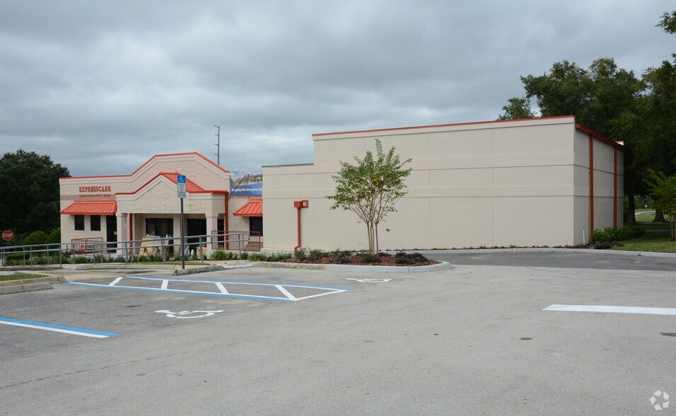 More Photos Of 2010-2020 Nightingale Ln, Tavares Medical For Sale