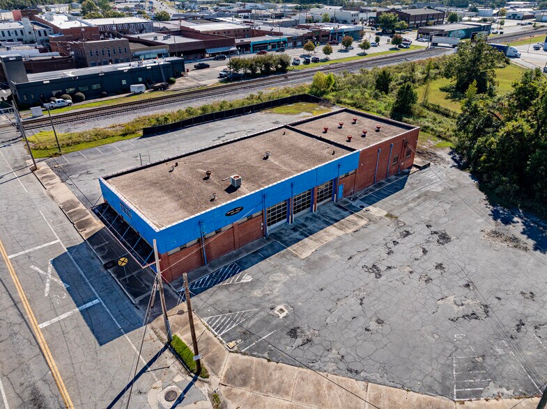 More Photos Of 104 3rd St E, Tifton Freestanding For Lease