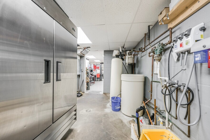 More Photos Of 617 S Washington St, New Paris Bar For Sale