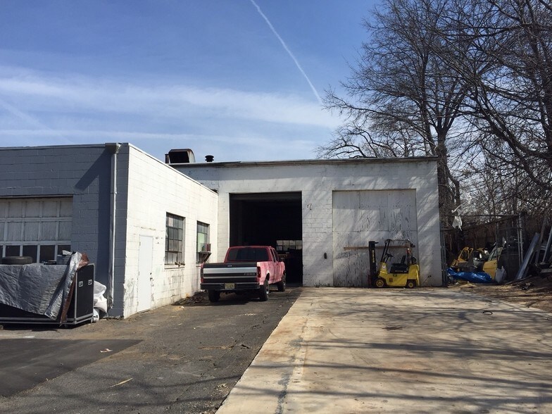 More Photos Of 53 Clifton Blvd, Clifton Truck Terminal For Sale