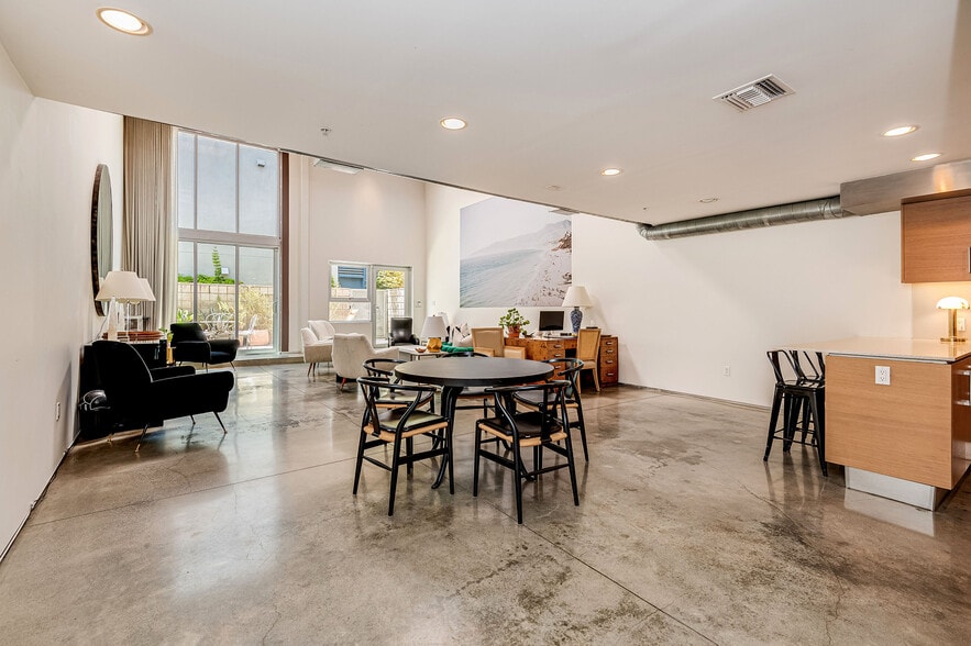 More Photos Of 2100 Abbot Kinney Blvd, Venice Office For Lease