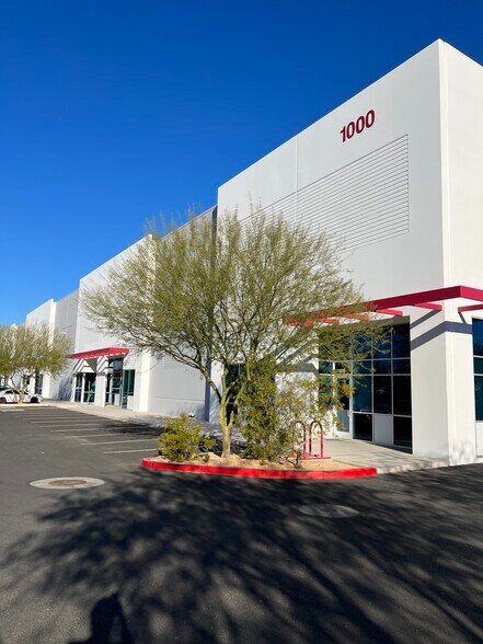 More Photos Of 1000 W Vista Bonita Dr, Phoenix Warehouse For Lease