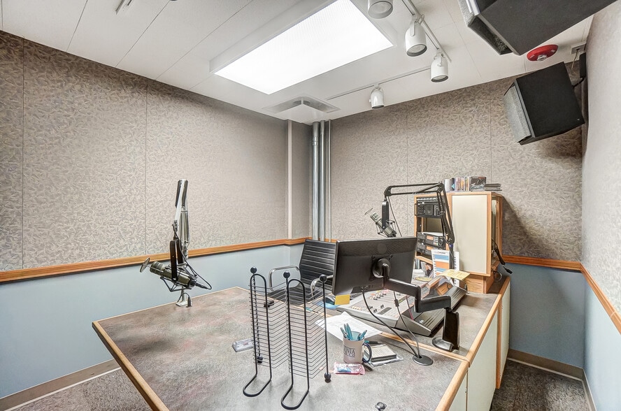 More Photos Of 150 E South College St, Yellow Springs Research And Development For Sale