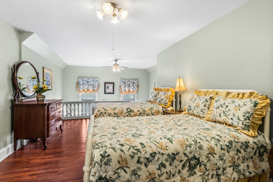 More Photos Of 323 N Main St, Swainsboro Restaurant For Sale