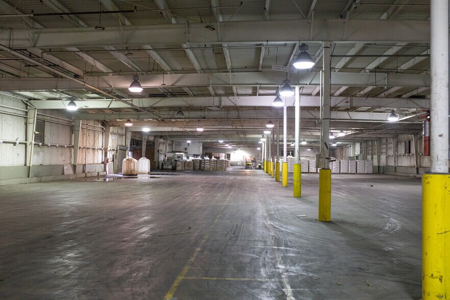 More Photos Of 1550 Phillips St, Dyersburg Manufacturing For Lease