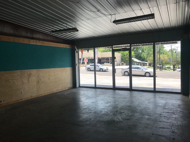 More Photos Of 1501 Sam Houston Ave, Huntsville Storefront Retail Office For Lease