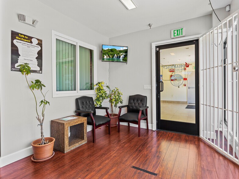 More Photos Of 7335-7341 Foothill Blvd, Tujunga Light Manufacturing For Sale