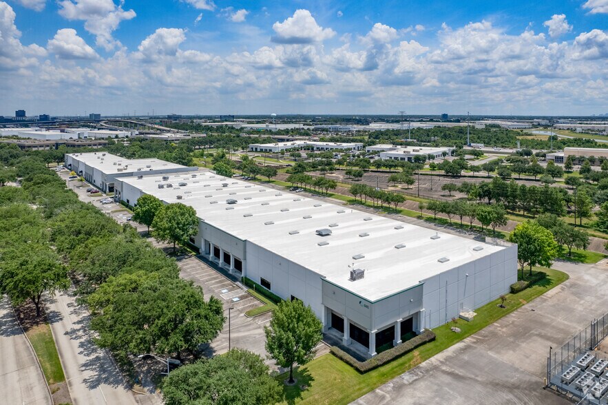 More Photos Of 835 Greens Pky, Houston Unknown For Lease