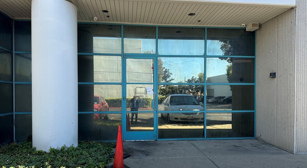 More Photos Of 13825 Magnolia Ave, Chino Warehouse For Lease