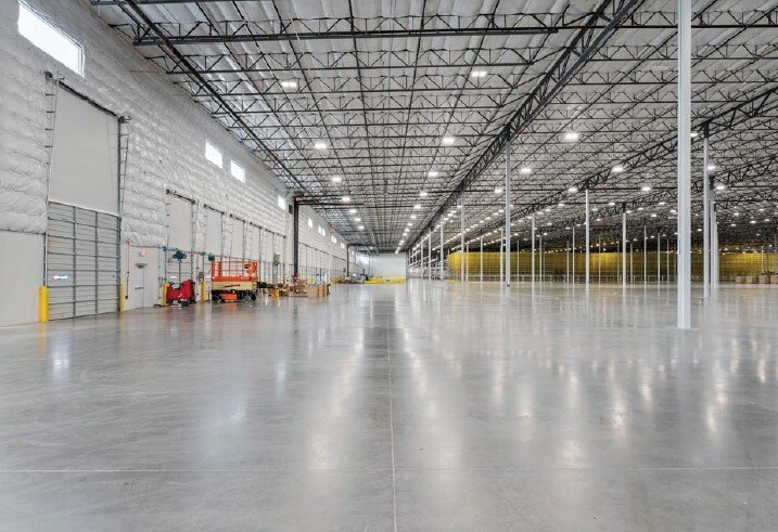 More Photos Of 8900 N Sarival Ave, Waddell Distribution For Lease