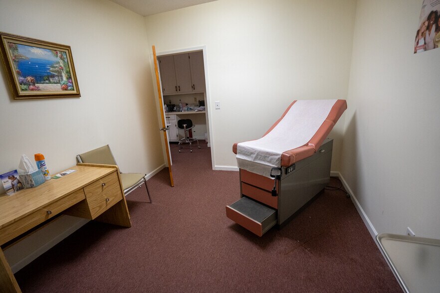 More Photos Of 2950 Stone Hogan Connector Rd SW, Atlanta Medical For Sale