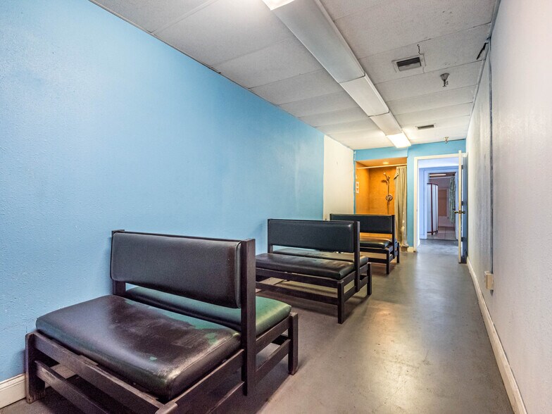 More Photos Of 1016 W Church St, Orlando Showroom For Lease