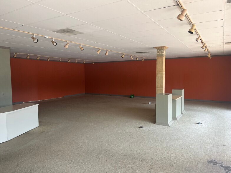 More Photos Of 7612-7628 N Western Ave, Oklahoma City Freestanding For Lease