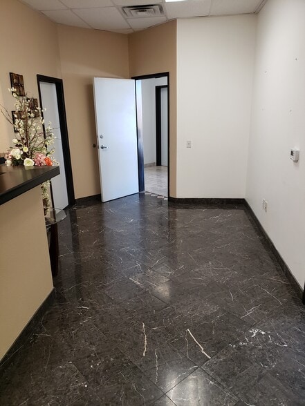 More Photos Of 8867 W Flamingo Rd, Las Vegas Office For Sale