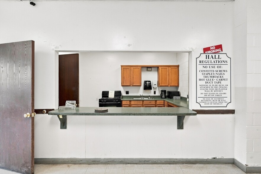 More Photos Of 12305 Beech Daly Rd, Taylor Flex For Lease