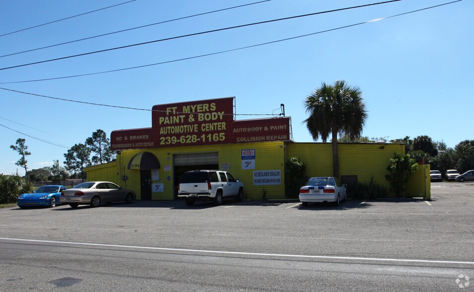 Primary Photo Of 2296 Hanson St, Fort Myers Auto Repair For Lease