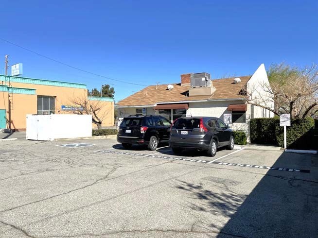 More Photos Of 930 W Newgrove St, Lancaster Office For Lease