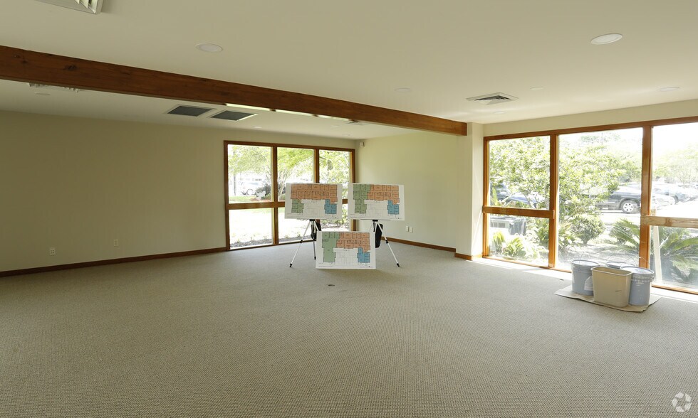 More Photos Of 7330 Highland Rd, Baton Rouge Coworking Space