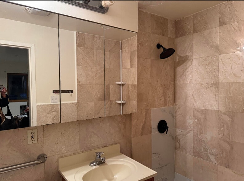 More Photos Of 11882 Metropolitan Ave, Kew Gardens Apartments For Lease