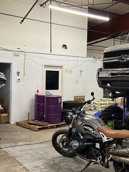 More Photos Of 1816 57th St, Sarasota Warehouse For Sale