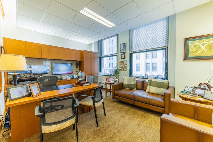 More Photos Of 50 E Washington St, Chicago Office For Sale