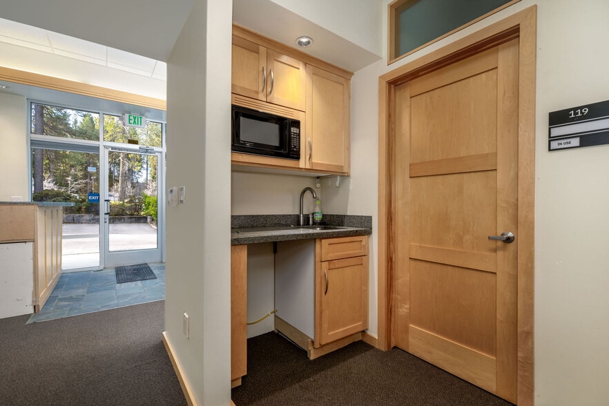 More Photos Of 345 Crown Point Cir, Grass Valley Flex For Lease