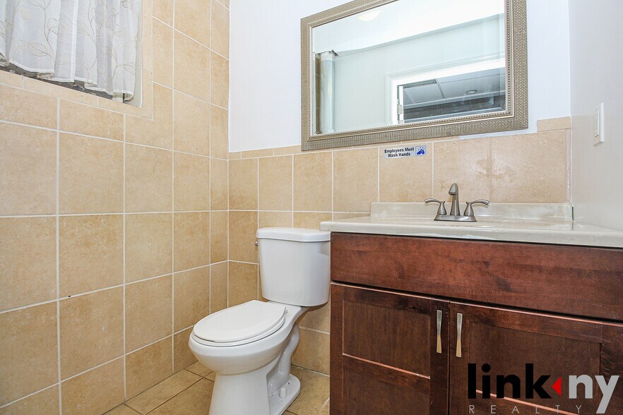 More Photos Of 213 Brook St, Scarsdale Storefront For Lease