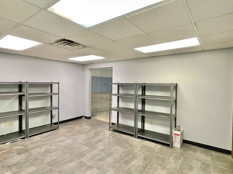 More Photos Of 320 Industrial Dr, Griffith Warehouse For Lease