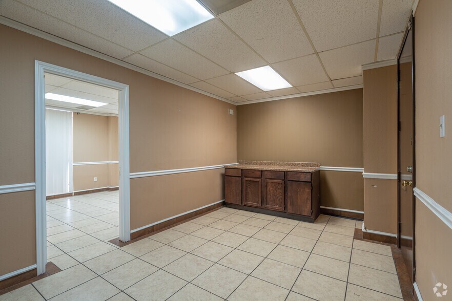 More Photos Of 4615 N I-45, Houston Unknown For Lease