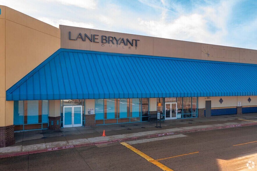 More Photos Of 301 Tanger Dr, Terrell Unknown For Lease