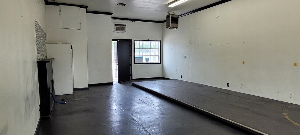 More Photos Of 6184 Atlantic Ave, Long Beach Storefront For Sale