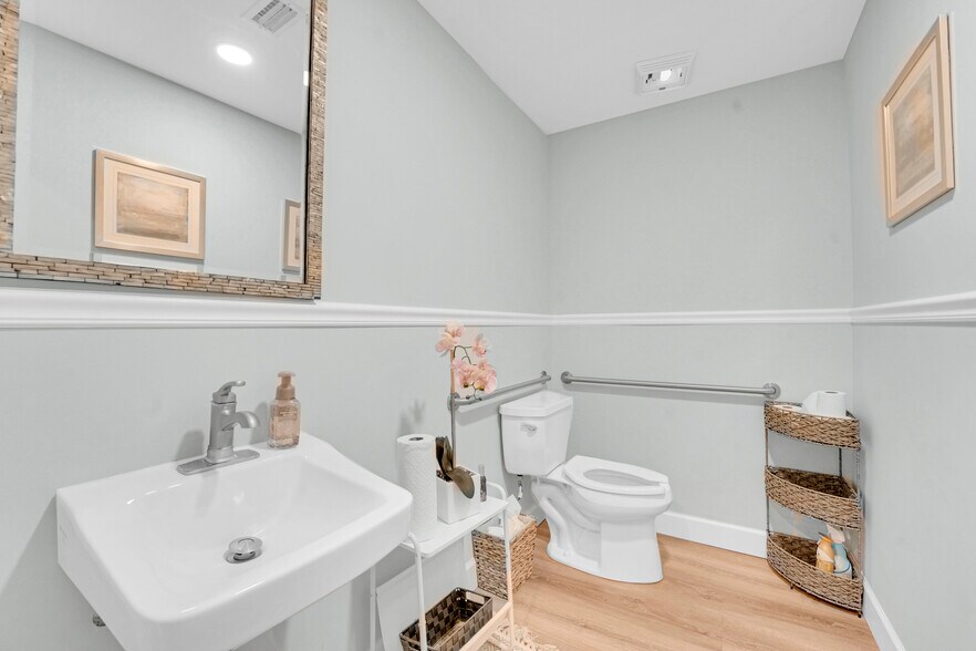 More Photos Of 101 SE Martin Luther King Jr Blvd, Stuart Office For Sale