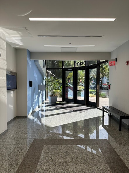 More Photos Of 300 S Pine Island Rd, Plantation Office For Lease