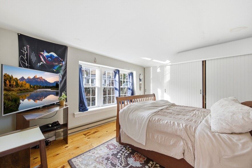 More Photos Of 33 Deep River Rd, Centerbrook Flex For Sale