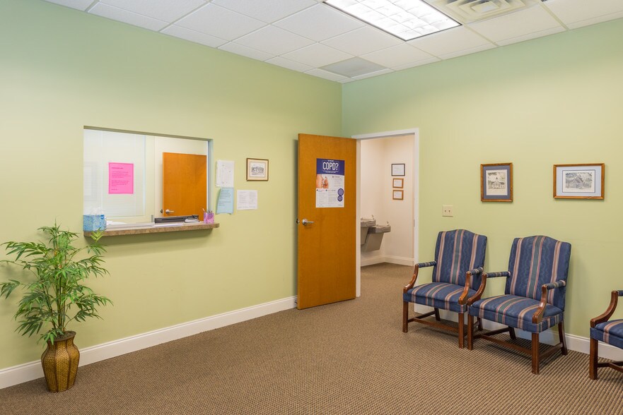 More Photos Of 897 Von Kolnitz Rd, Mount Pleasant Medical For Lease