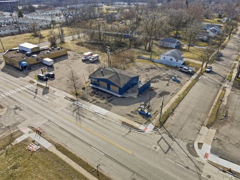 More Photos Of 684 Auburn Ave, Pontiac Auto Repair For Sale